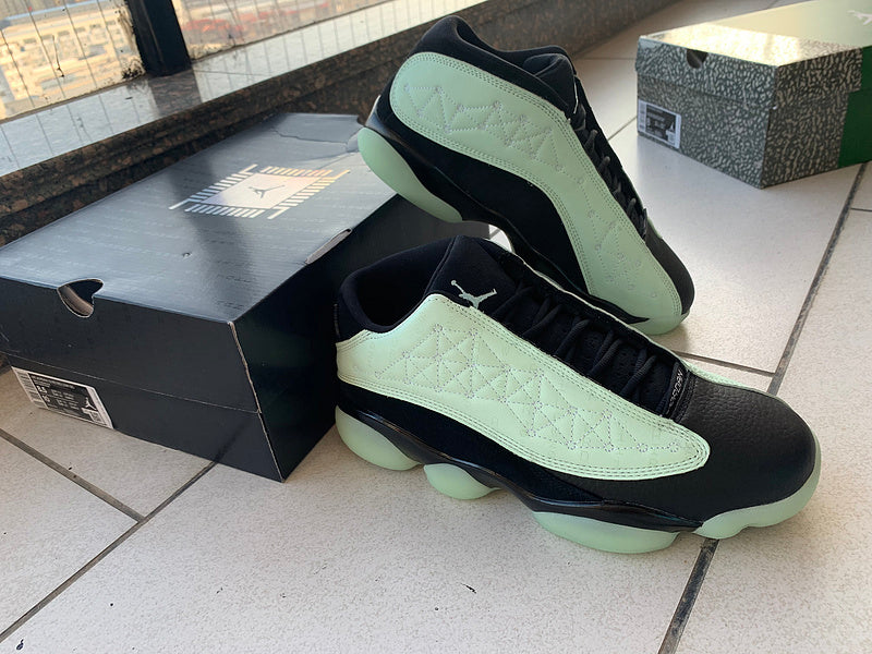 Nike Men's & Women's Designer Lifestyle Shoes — Style 224 hardware detail