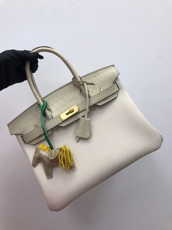  structured bag close-up of hardware and finish 95