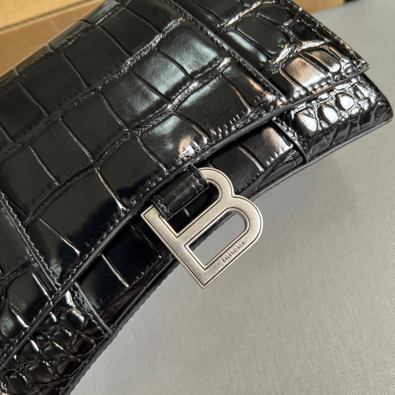 Back view of polished chic women's handbag – women's premium purse