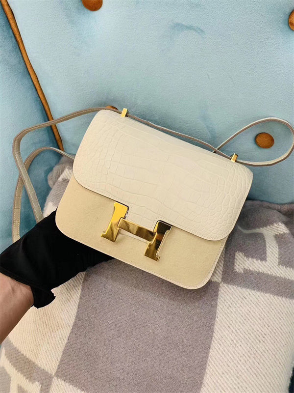  Statement handbag front view 13