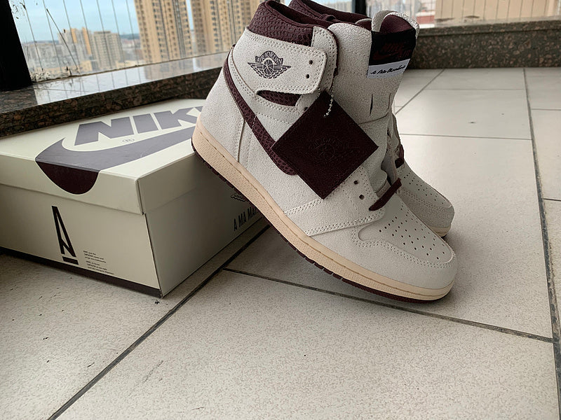 Nike Men's & Women's Designer Street Sneakers — Style 218 hardware detail