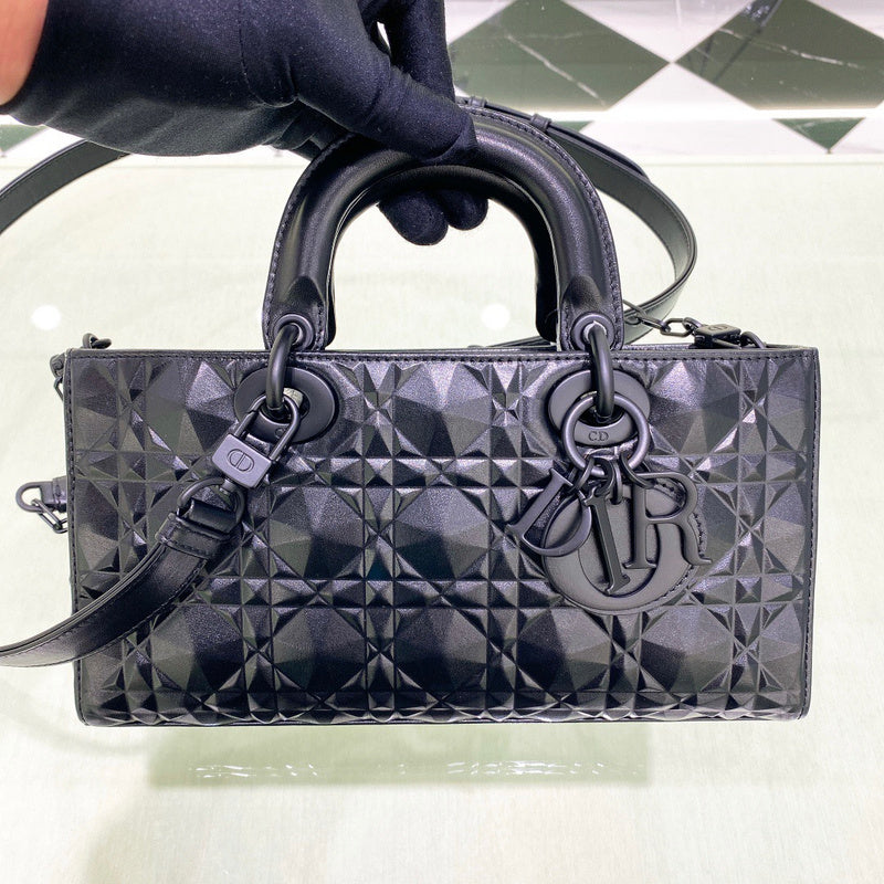 Side profile of elevated modern women's handbag – women's luxury accessory