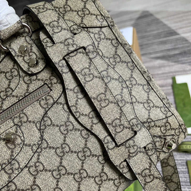 Handle and strap detail of structured premium women's handbag – women's statement bag