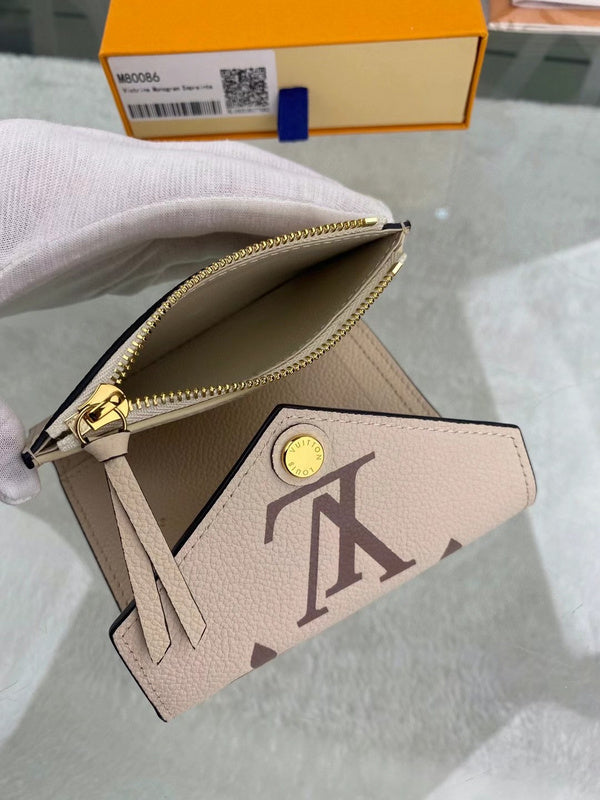 Handle and strap detail of sleek chic women's handbag – women's premium purse