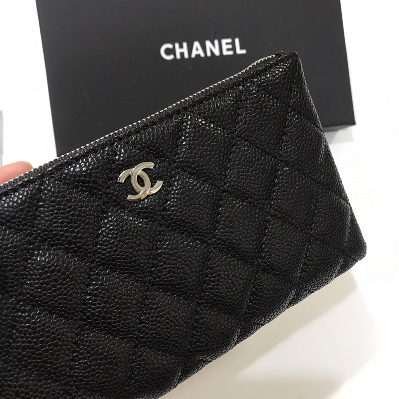Zivas Charm Effortless Elegance Everyday Handbag (Elevated Accessory Essential) – Detail View