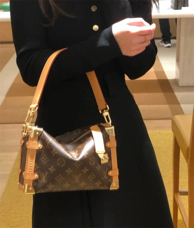  Smart top-handle bag carried on shoulder 10
