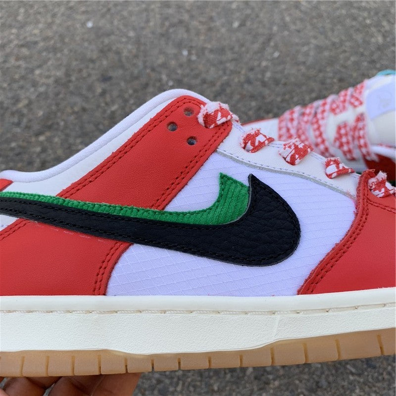 Nike Men's & Women's Designer Low-Top Shoes — Style 185 close-up view
