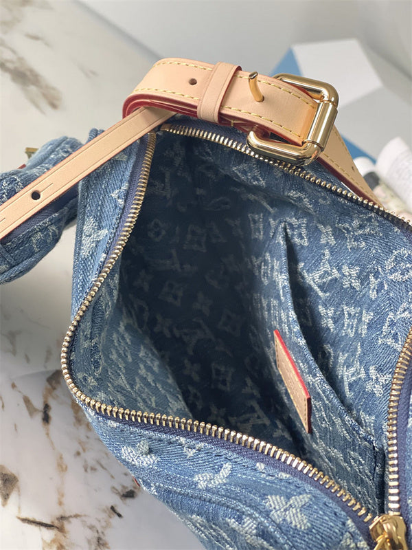 crossbody bag interior and compartment view 9