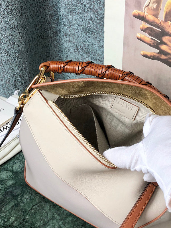 Ziva's Charm handbag – product shot (24cm*10.5cm*16cm)