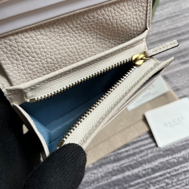 Side profile of classic elevated women's handbag – women's luxury accessory