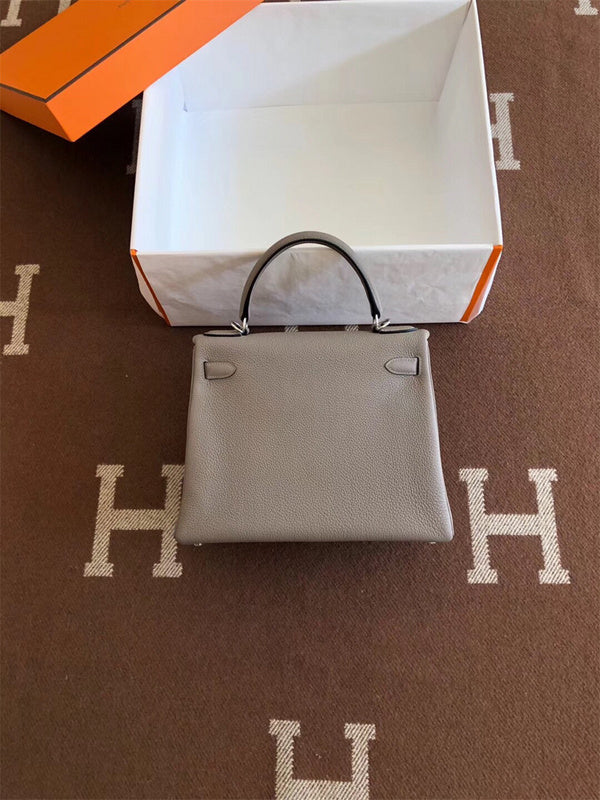 Streamlined handbag styled for everyday wear