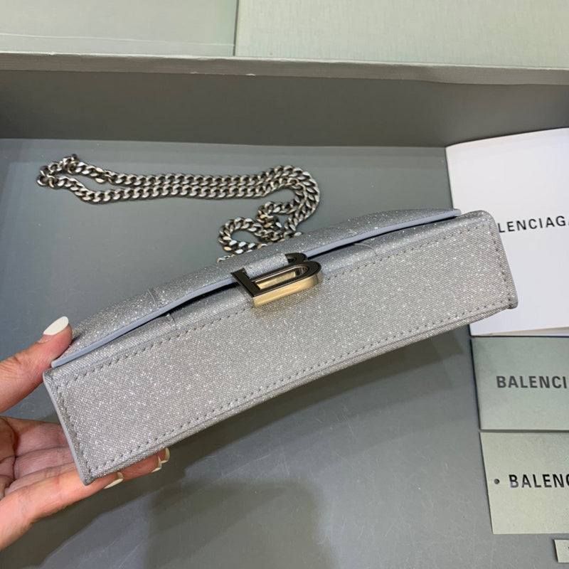 Elegant Vegan Leather Handbag - Refined Silhouette | Women's Luxury Handbag #456 - hardware and detail close-up (image 5) of designer-inspired handbag