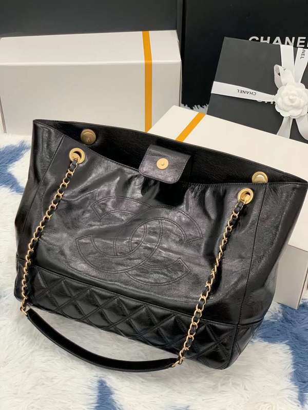 Zivas Charm Modern Edge Luxury Handbag (Structured Everyday Essential) – Angled View
