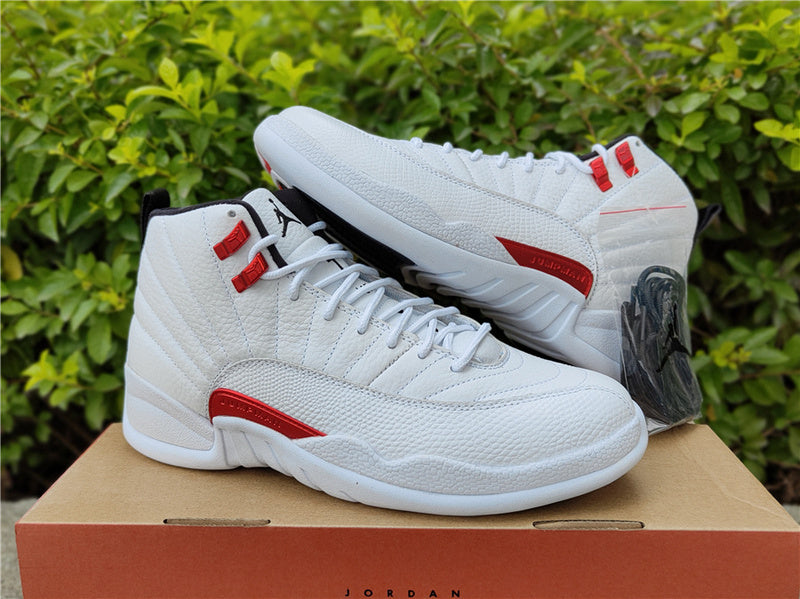 Nike Men's & Women's Designer Low-Top Shoes — Style 173 detail view
