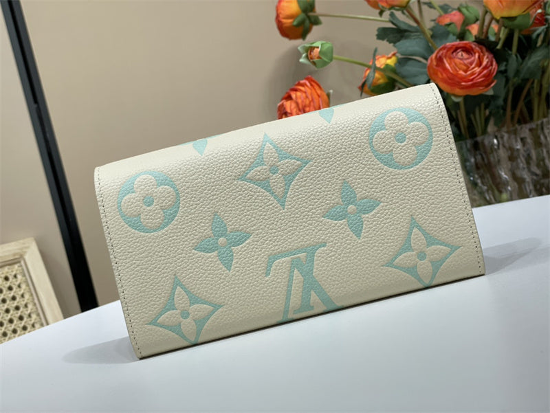  essential crossbody bag detail view showing craftsmanship 20