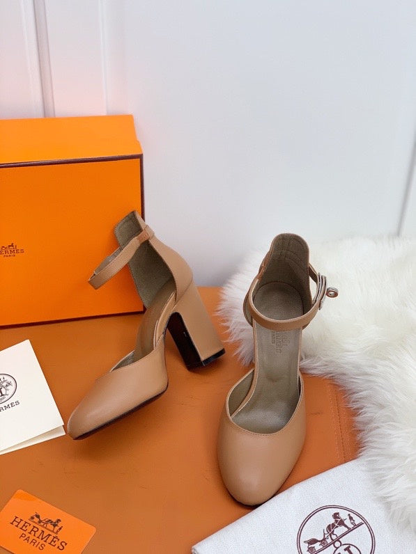 Hermès Camel Ankle Boots - Sole Detail View