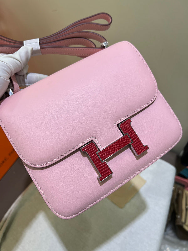 Everyday-Ready bag shown from front angle