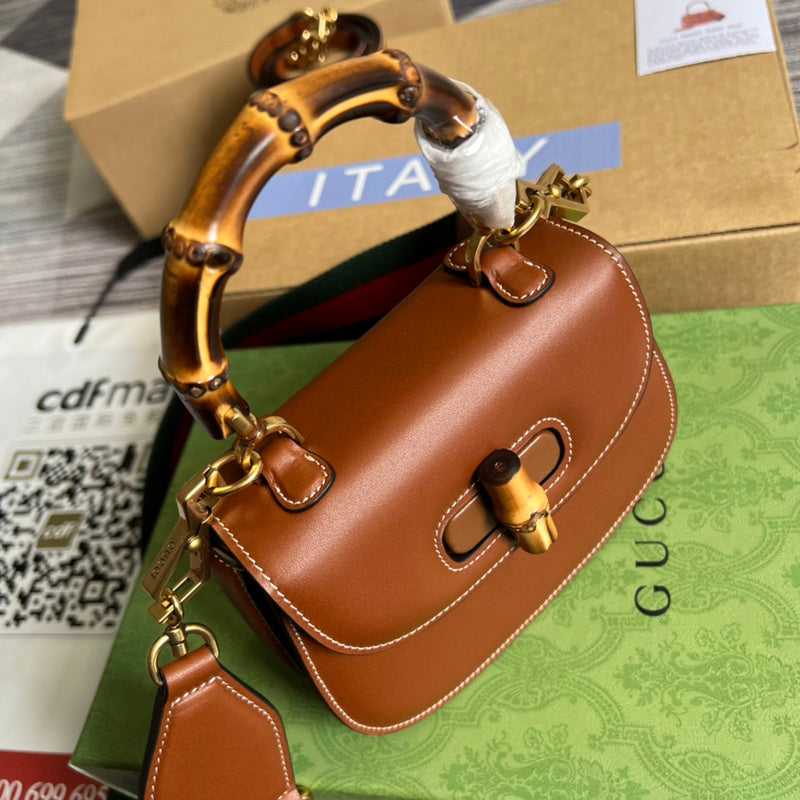 Fluid handbag styled for everyday wear