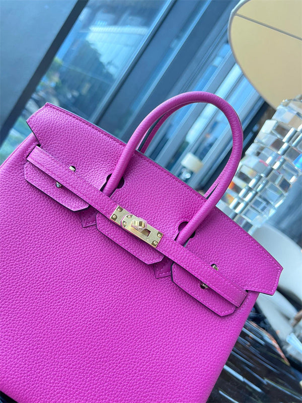  sophisticated tote bag styled with outfit
