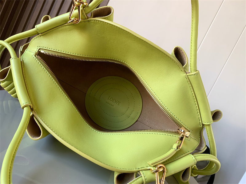 Ziva's Charm handbag – detail view (35cm*21cm*11.5cm)