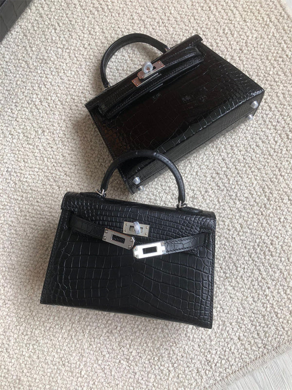  Minimalist satchel carried on shoulder