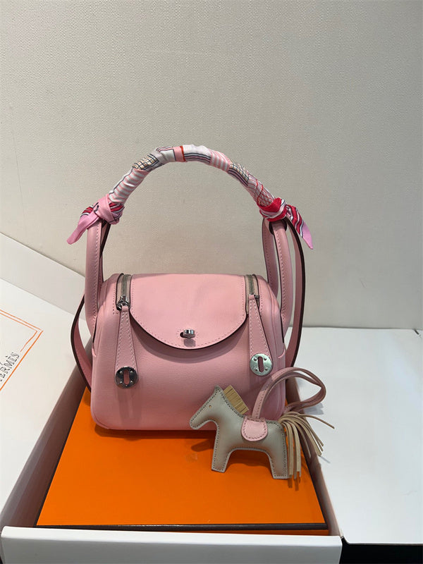  Tailored handbag front view