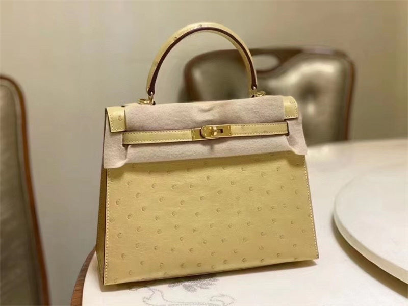  Clean-Lined carryall bag front view 7