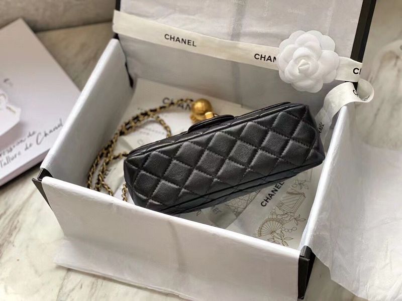 Zivas Charm Sleek Silhouette Designer Handbag (Effortless Style Upgrade) – Detail View