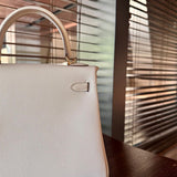 Chic tote bag carried on shoulder 10