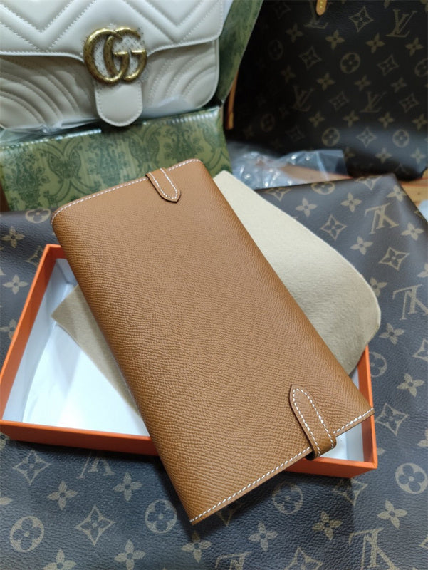 Refined handbag styled for everyday wear