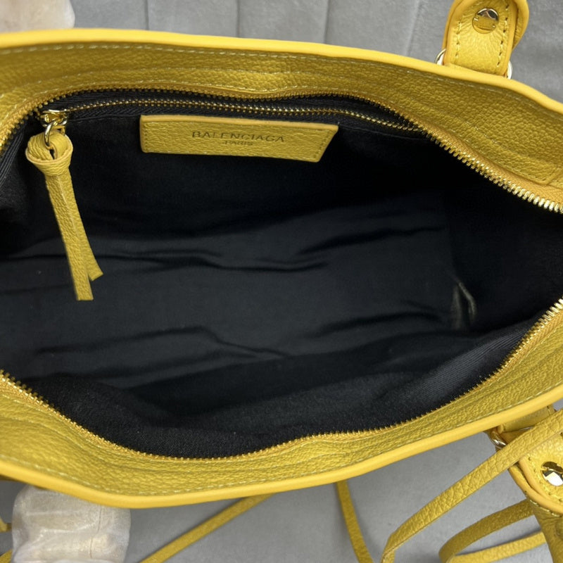 Zivas Charm Refined Everyday Style Fashion Handbag (Refined Modern Silhouette) – Detail View