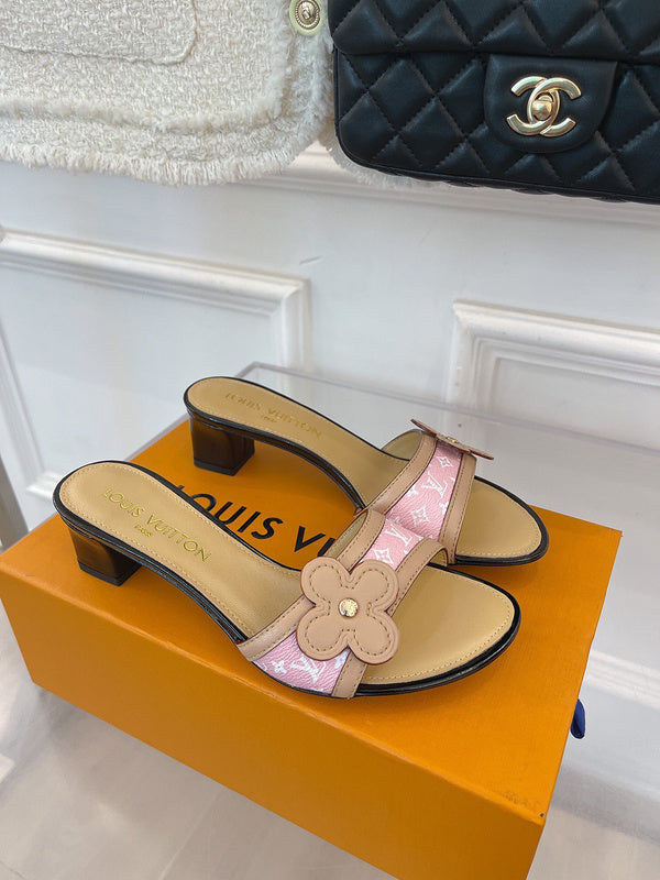 Louis Vuitton Beige Bow-Detail Flats - Front View