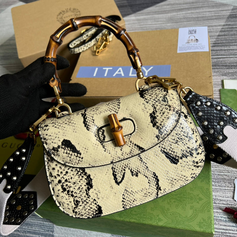 Handle and strap detail of sleek statement women's handbag – women's premium purse