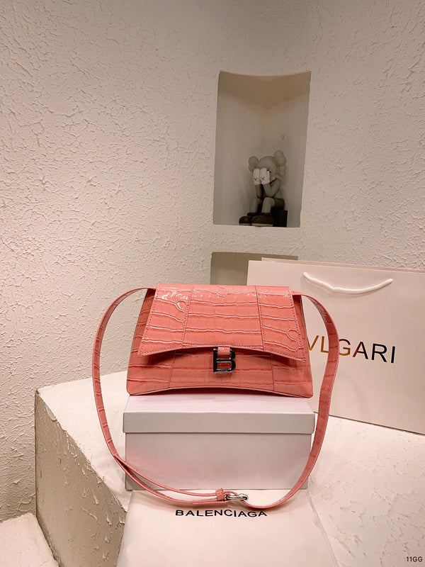 Ziva's Charm handbag – front view (one versatile size)