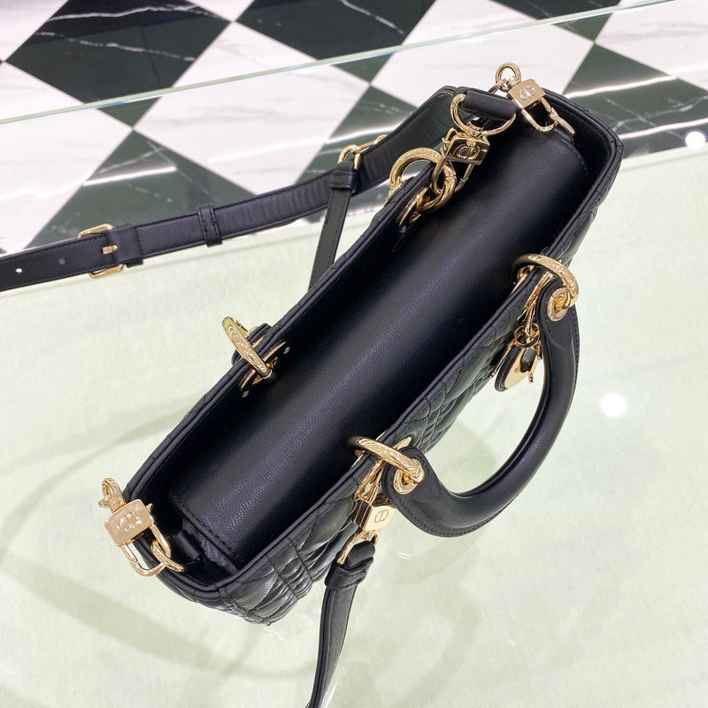 Side profile of elevated modern women's handbag – women's luxury accessory