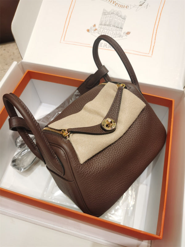  everyday bag interior and compartment view 21