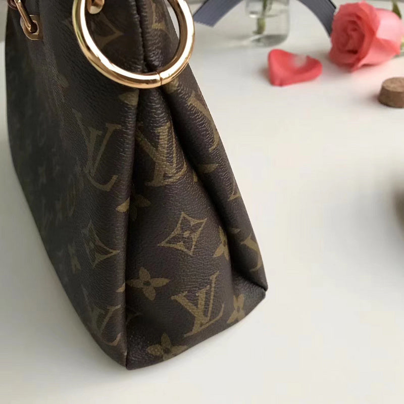 Close-up detail of signature everyday-luxe women's handbag – women's statement bag