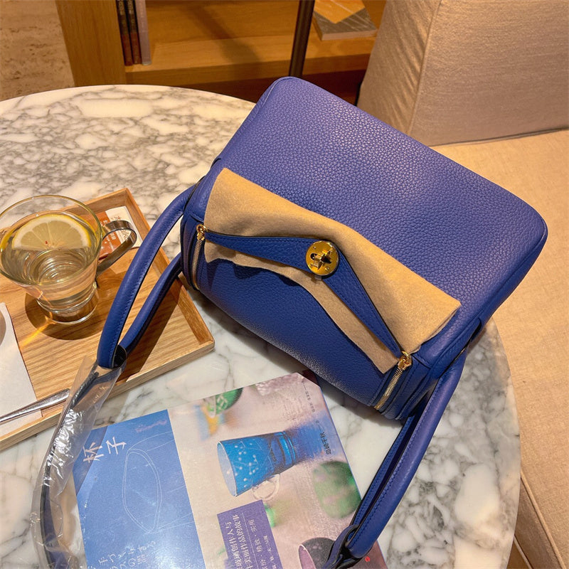  sophisticated tote bag detail view showing craftsmanship 14