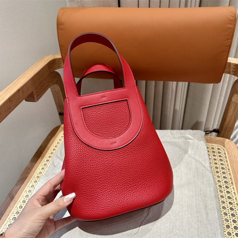 contemporary shoulder bag detail view showing craftsmanship 14