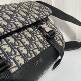 Handle and strap detail of structured sleek women's handbag – women's statement bag