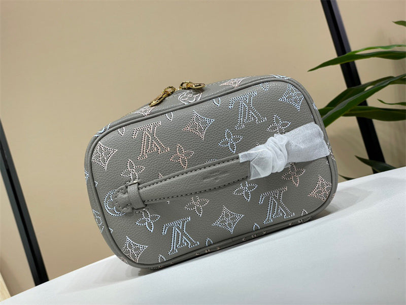  Modern crossbody bag front view 7