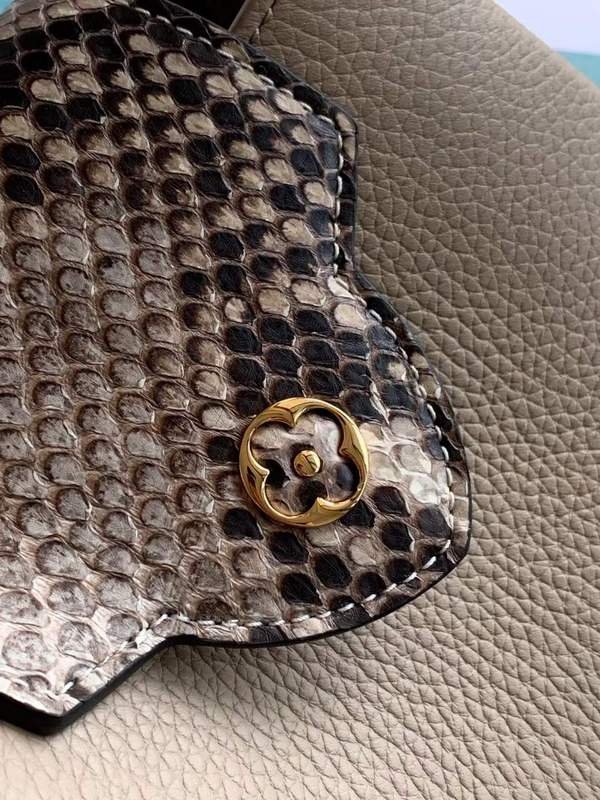Handle and strap detail of modern refined women's handbag – women's designer-style accessory