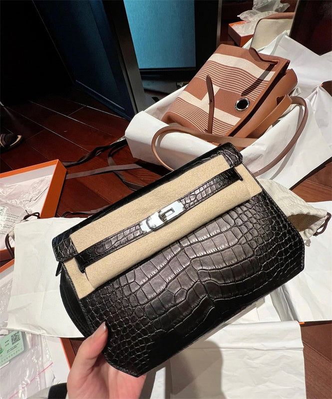  everyday bag interior and compartment view