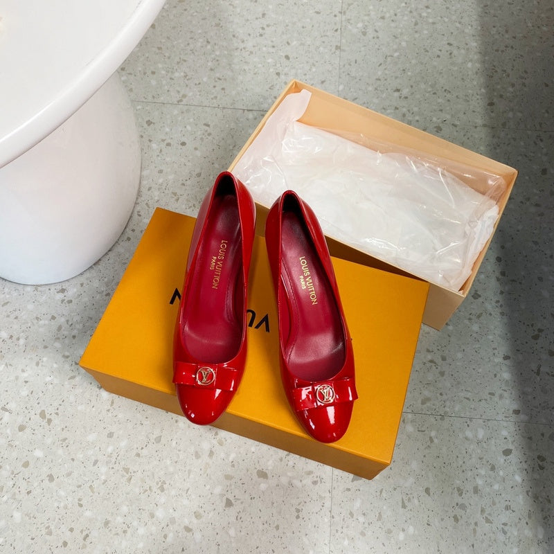 Louis Vuitton shoes Style 185 - logo and branding close-up
