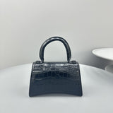 Zivas Charm Streamlined Design Fashion Handbag (Considered Detail & Form) – Full Silhouette