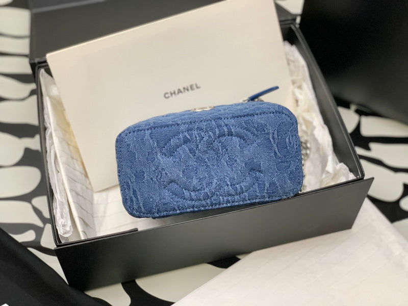  handbag, compact everyday style, image 2
