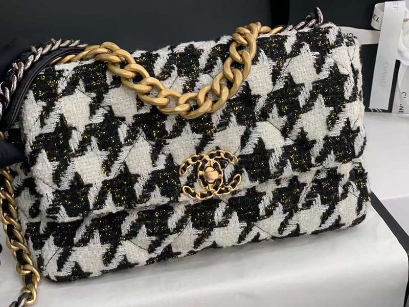Zivas Charm Modern Minimalist Look Designer Handbag (Refined Modern Silhouette) – Detail View