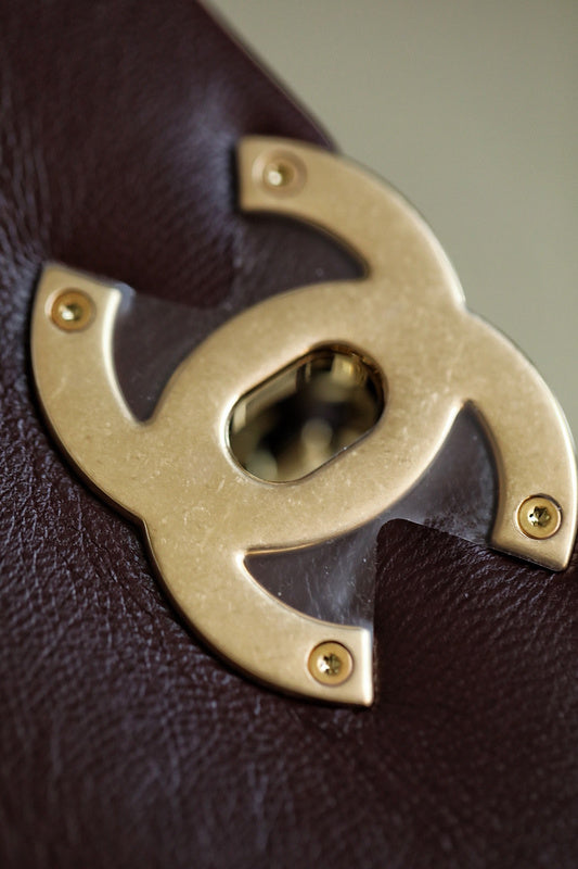 Zivas Charm Effortless Elegance Designer Handbag (Timeless Wardrobe Addition) – Full Silhouette