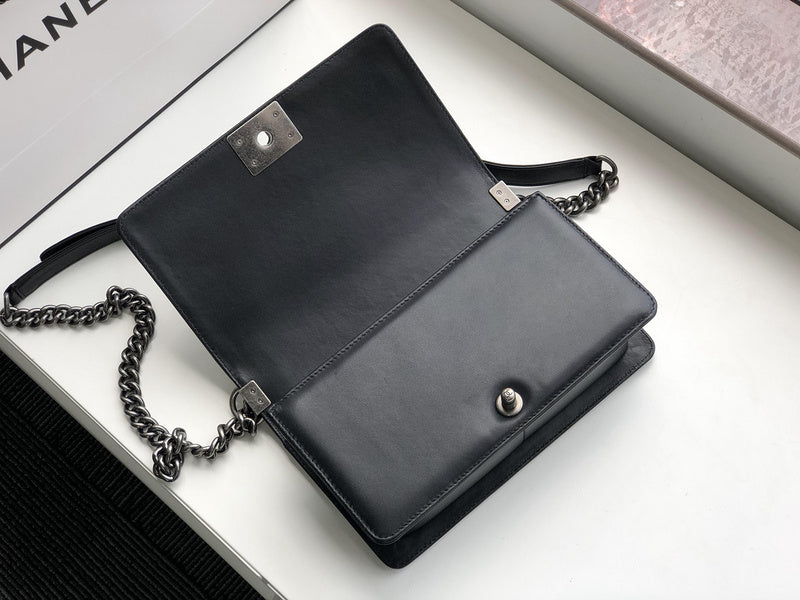  handbag, mid everyday style, image 8