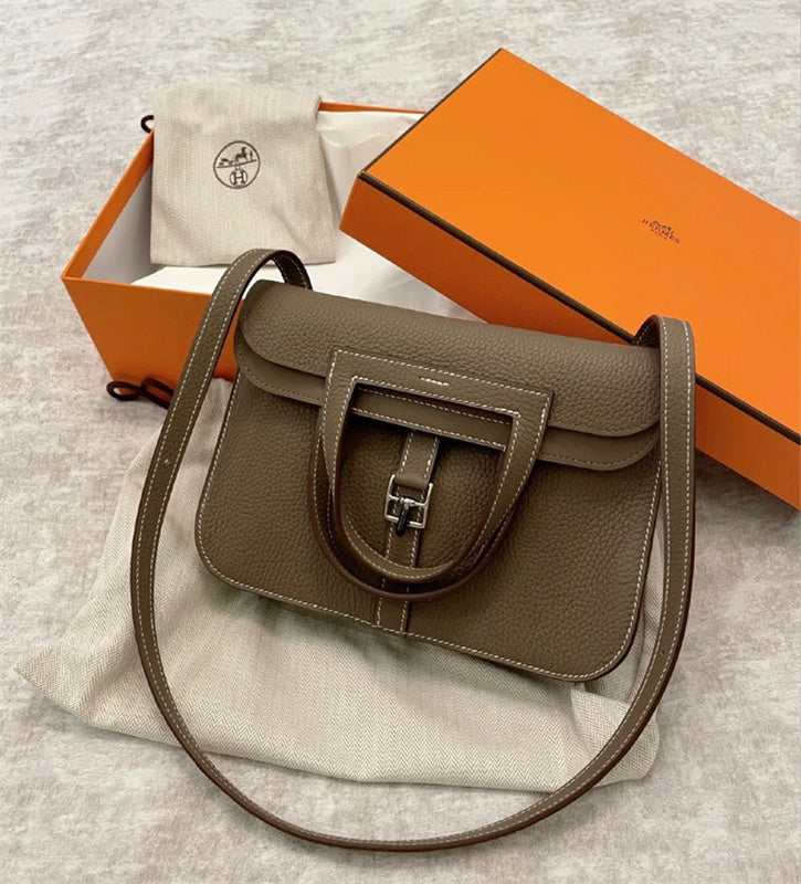  shopper bag interior and compartment view 9